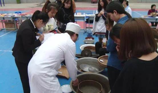 说明: lADPJxuMXy8-ALHNAXnNAoA_640_377